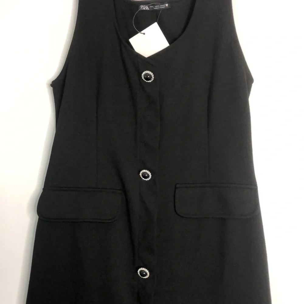 NWT ZARA LITTLE BLACK SLEEVELESS DRESS WITH JEWELED BUTTONS SIZE LARGE - Picture 2 of 6
